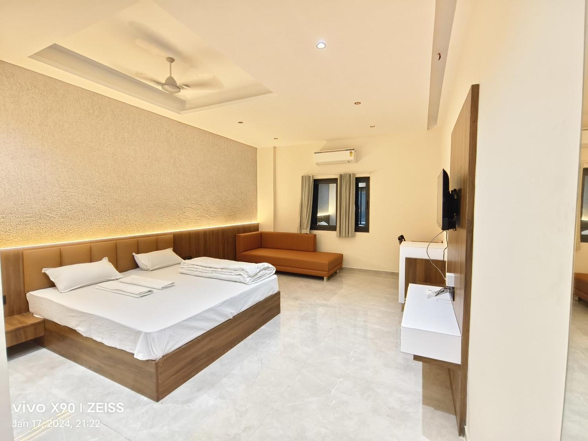 Hotel The Grand Khodiyar Visnagar Exterior photo